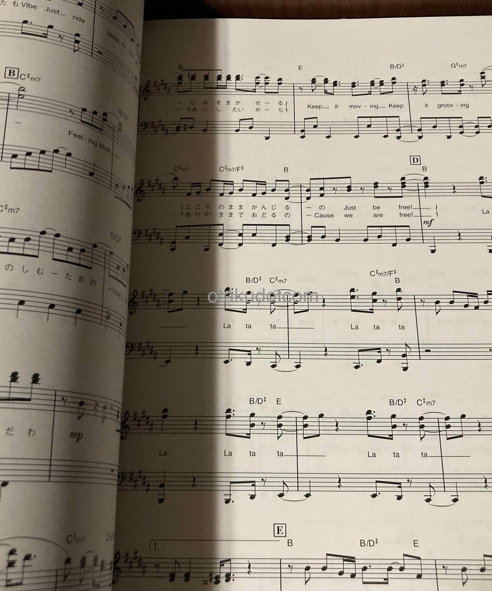 Lilas Ikuta Laugh piano solo