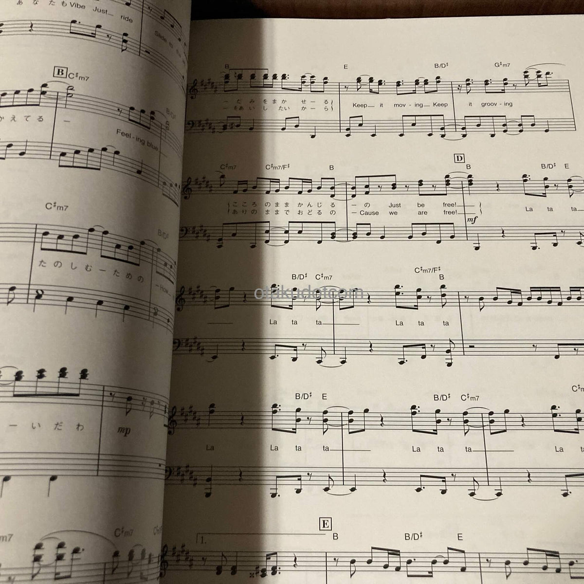 Lilas Ikuta Laugh piano solo